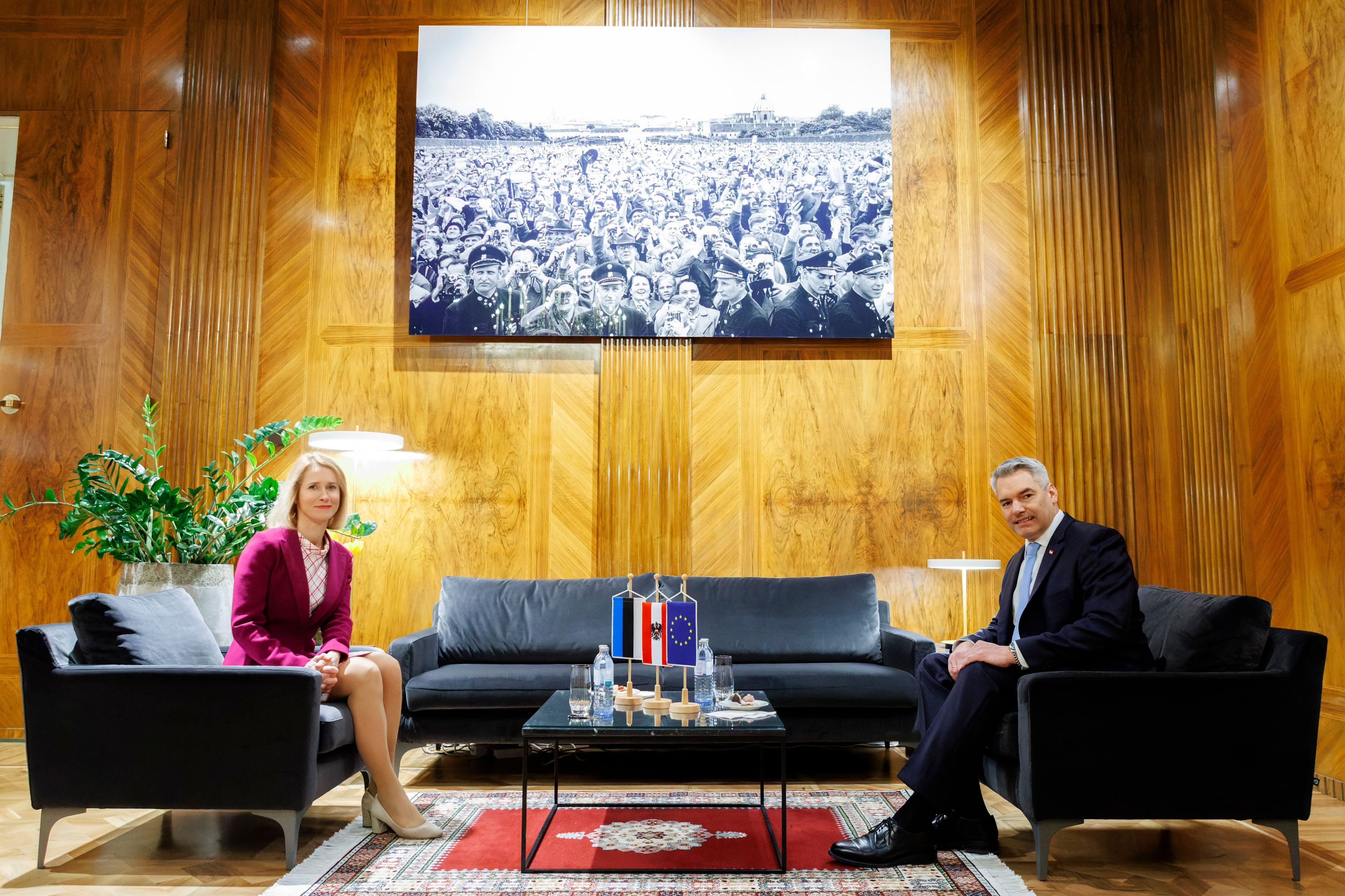 Am 8. Februar 2024 empfing Bundeskanzler Karl Nehammer (r.) die estnische Premierministerin Kaja Kallas (l.) zu einem Arbeitsgespräch.