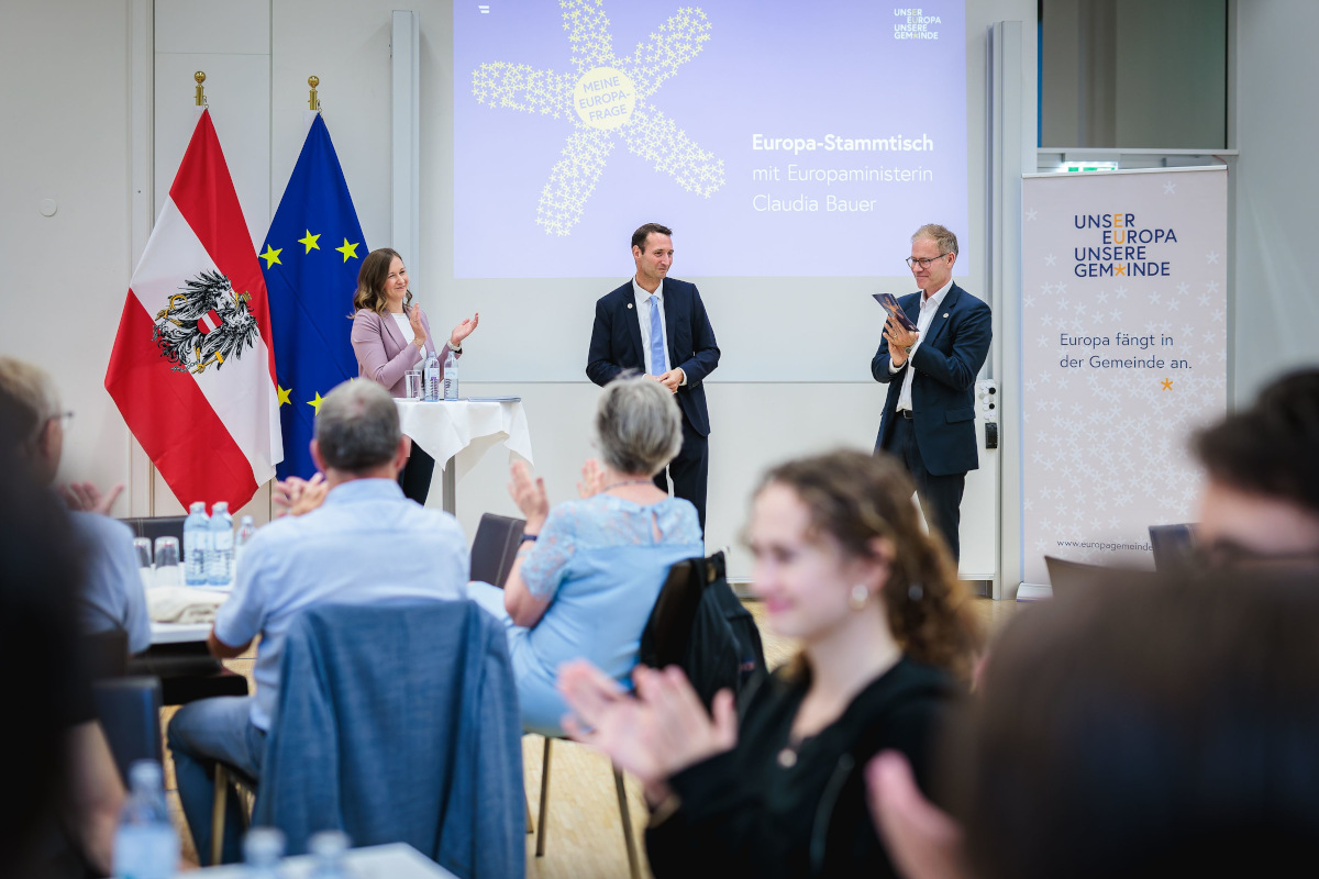 Claudia Bauer spricht am Europa-Stammtisch an der IMC Hochschule für Angewandte Wissenschaften in Krems