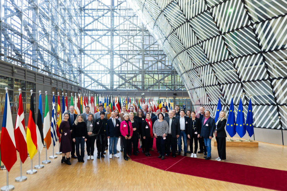 Gruppenfoto: Europa-Gemeinderätinnen und Europa-Gemeinderäte in Brüssel