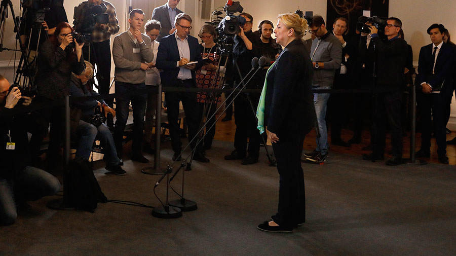 Beate Hartinger-Klein beim Pressestatement vor dem Ministerrat