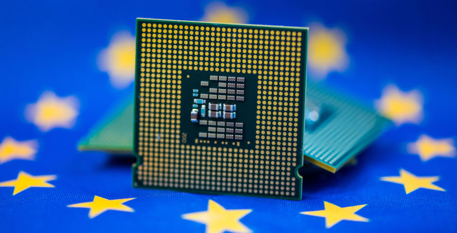 Microchip vor Europafahne