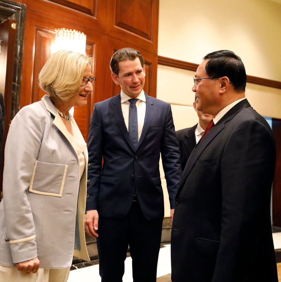 Landeshauptfrau Niederösterreichs Johanna Mikl-Leitner, Bundeskanzler Sebastian Kurz, Parteisekretär von Shanghai Li Qiang