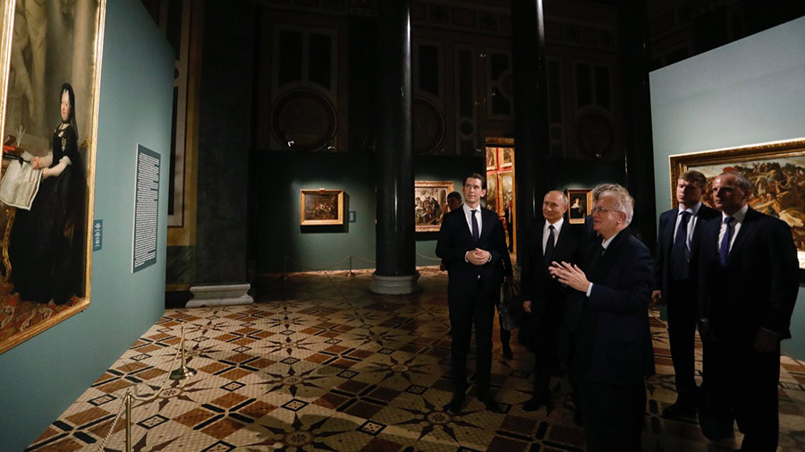 Sebastian Kurz mit Wladimir Putin bei Ausstellungseröffnung