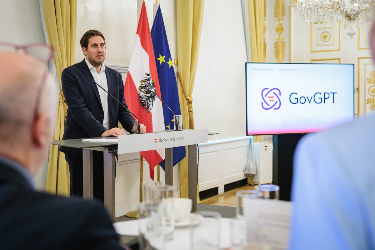 Alexander Pröll bei der Präsentation von GovGPT