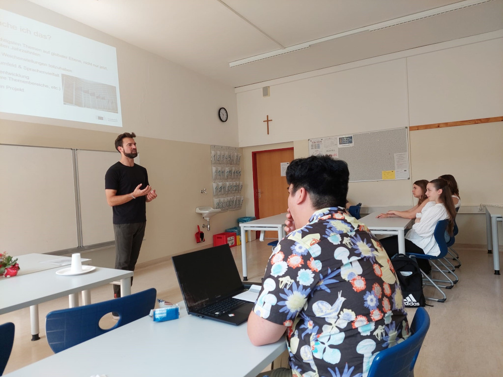 Andreas Fazekas bei seinem Vortrag in der VBS HAK/HAS Floridsdorf