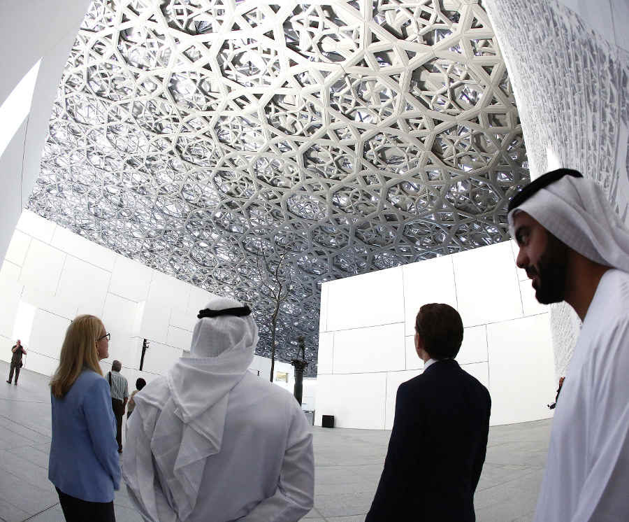 Sebastian Kurz und Margarete Schramböck besuchen den Louvre in Abu Dhabi © BKA/Dragan Tatic