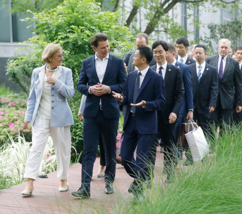 Landeshauptfrau Niederösterreichs Johanna Mikl-Leitner, Bundeskanzler Sebastian Kurz, Executive Chairman der Alibaba Group Jack Ma 